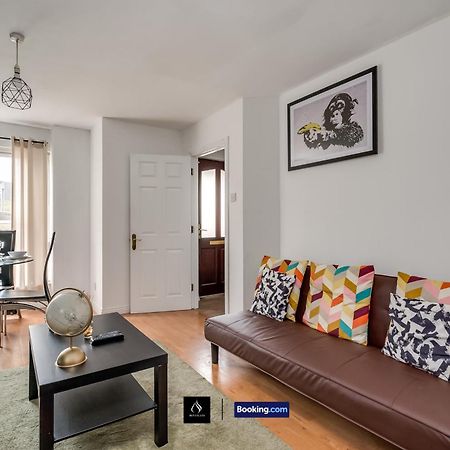 2 Bed House By Boyeilles Apartments Short Lets & Serviced Accommodation Belfast With Balcony & Free Parking Exteriör bild