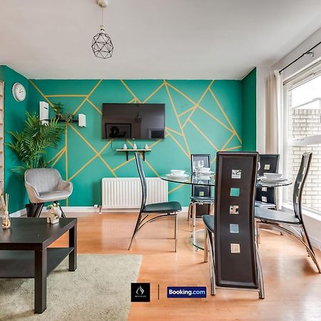 2 Bed House By Boyeilles Apartments Short Lets & Serviced Accommodation Belfast With Balcony & Free Parking Exteriör bild