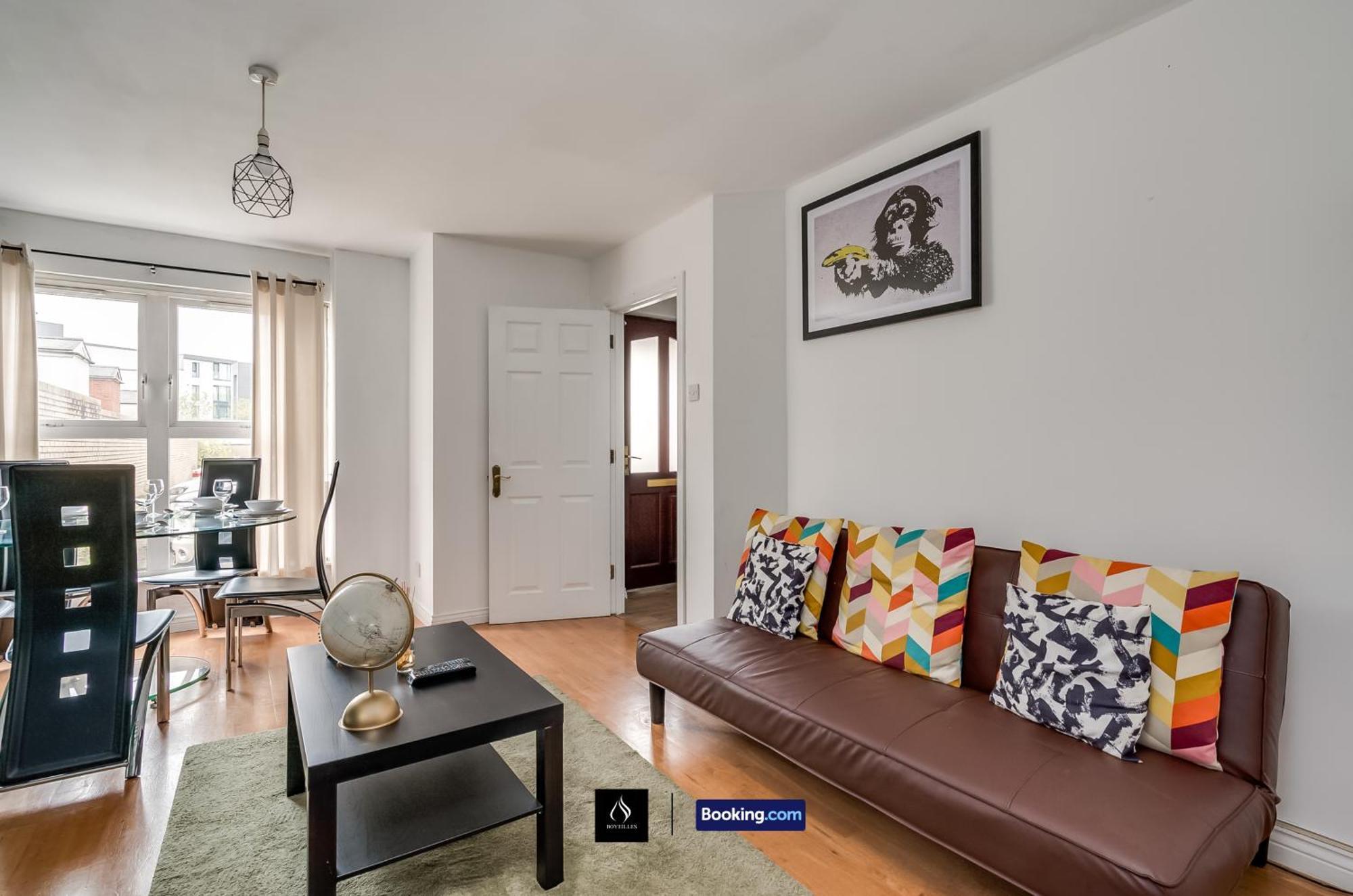 2 Bed House By Boyeilles Apartments Short Lets & Serviced Accommodation Belfast With Balcony & Free Parking Exteriör bild