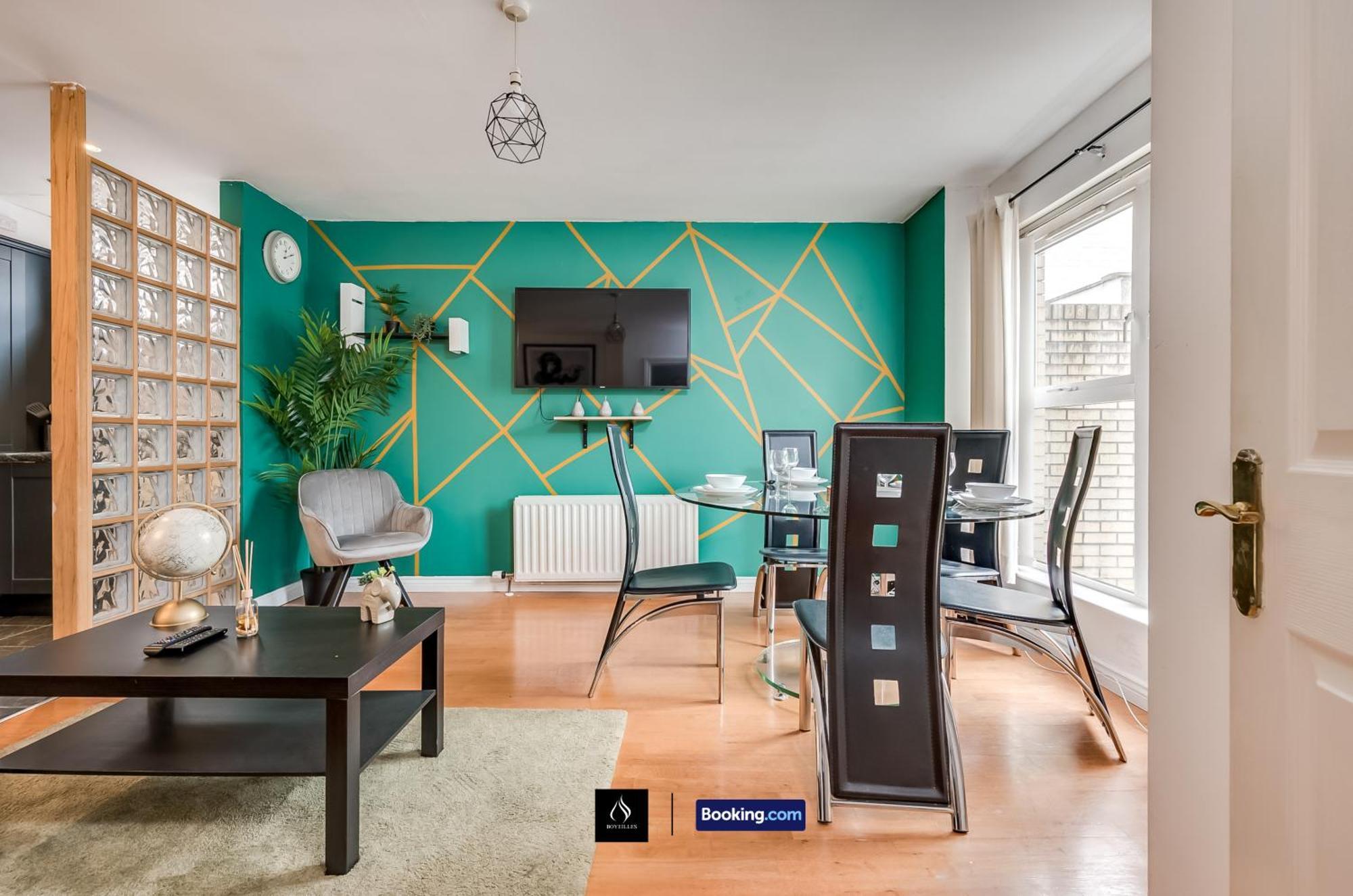 2 Bed House By Boyeilles Apartments Short Lets & Serviced Accommodation Belfast With Balcony & Free Parking Exteriör bild