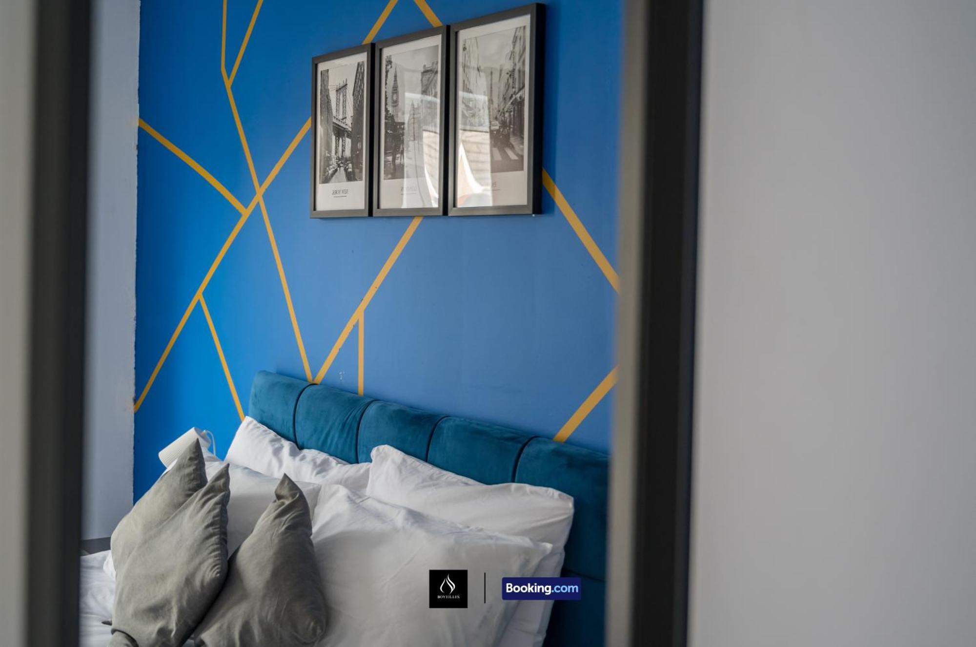 2 Bed House By Boyeilles Apartments Short Lets & Serviced Accommodation Belfast With Balcony & Free Parking Exteriör bild