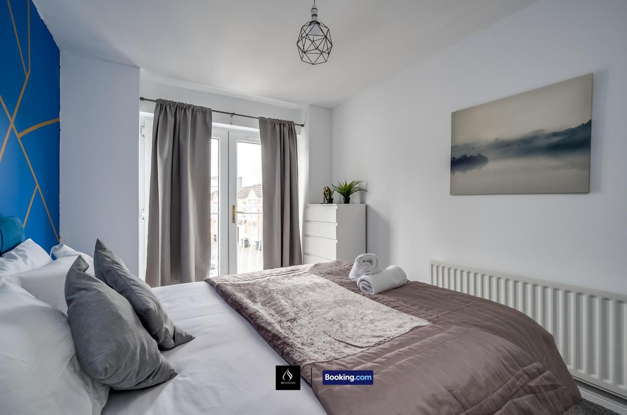 2 Bed House By Boyeilles Apartments Short Lets & Serviced Accommodation Belfast With Balcony & Free Parking Exteriör bild