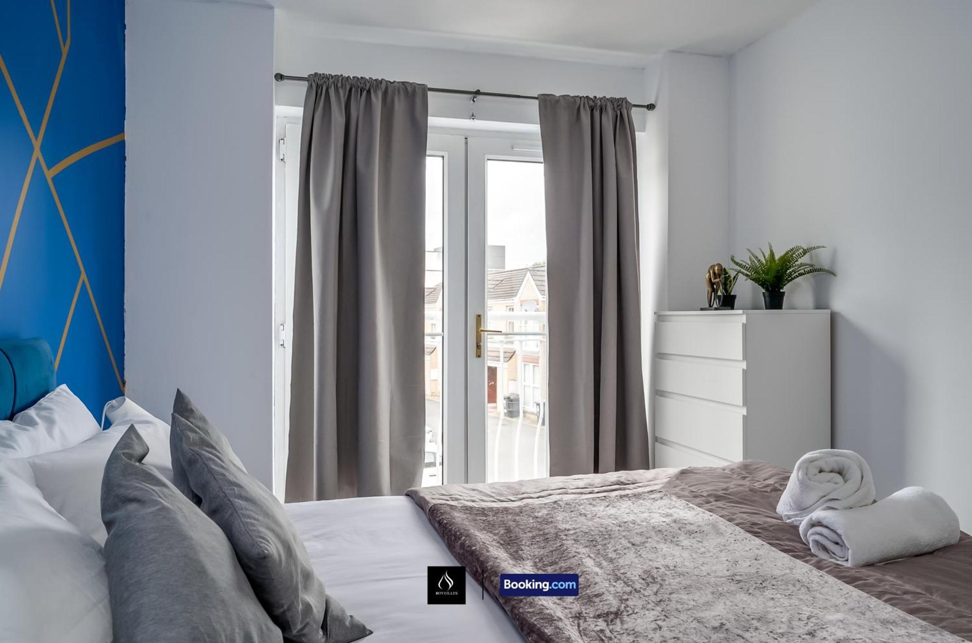 2 Bed House By Boyeilles Apartments Short Lets & Serviced Accommodation Belfast With Balcony & Free Parking Exteriör bild
