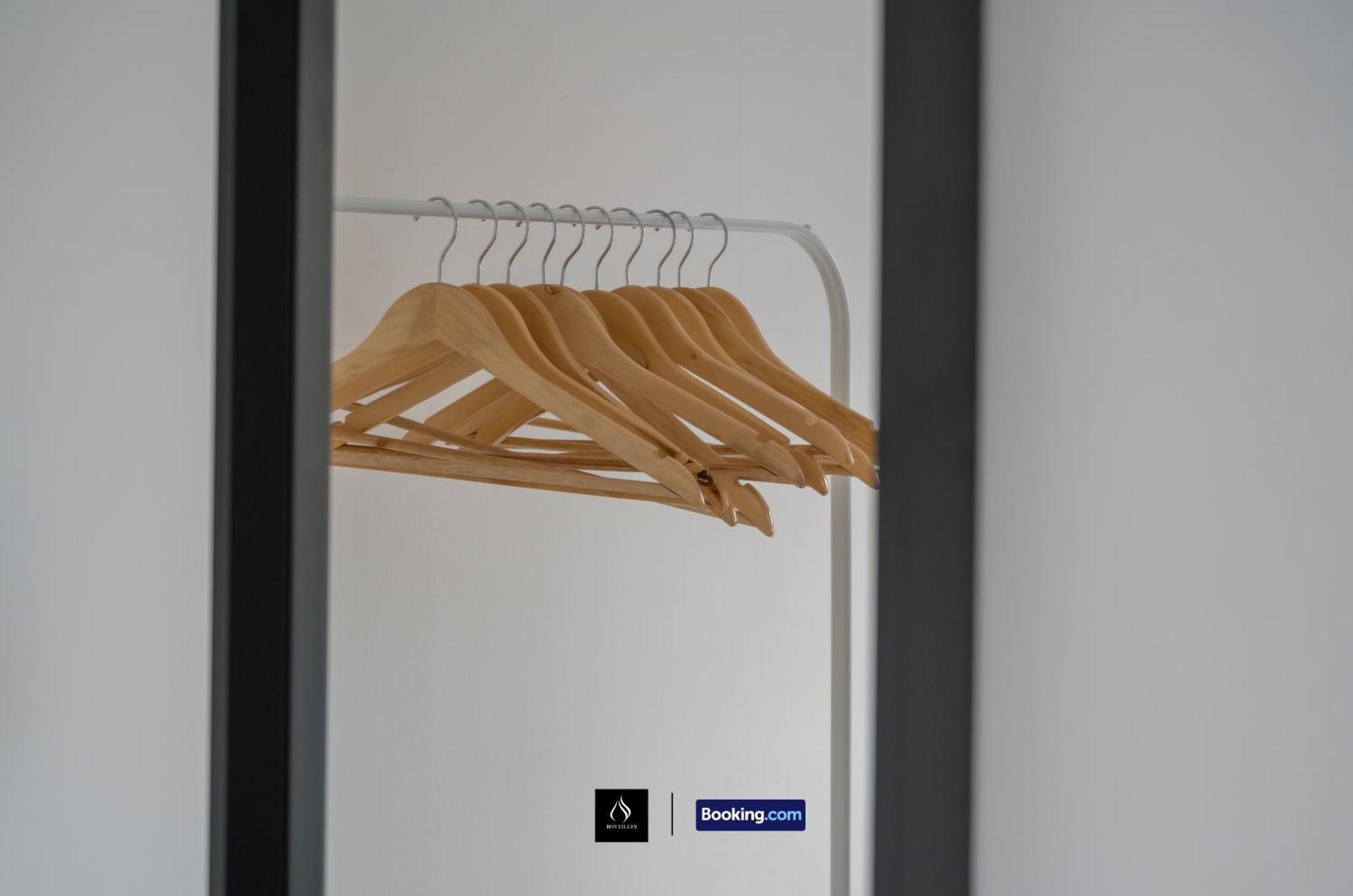 2 Bed House By Boyeilles Apartments Short Lets & Serviced Accommodation Belfast With Balcony & Free Parking Exteriör bild