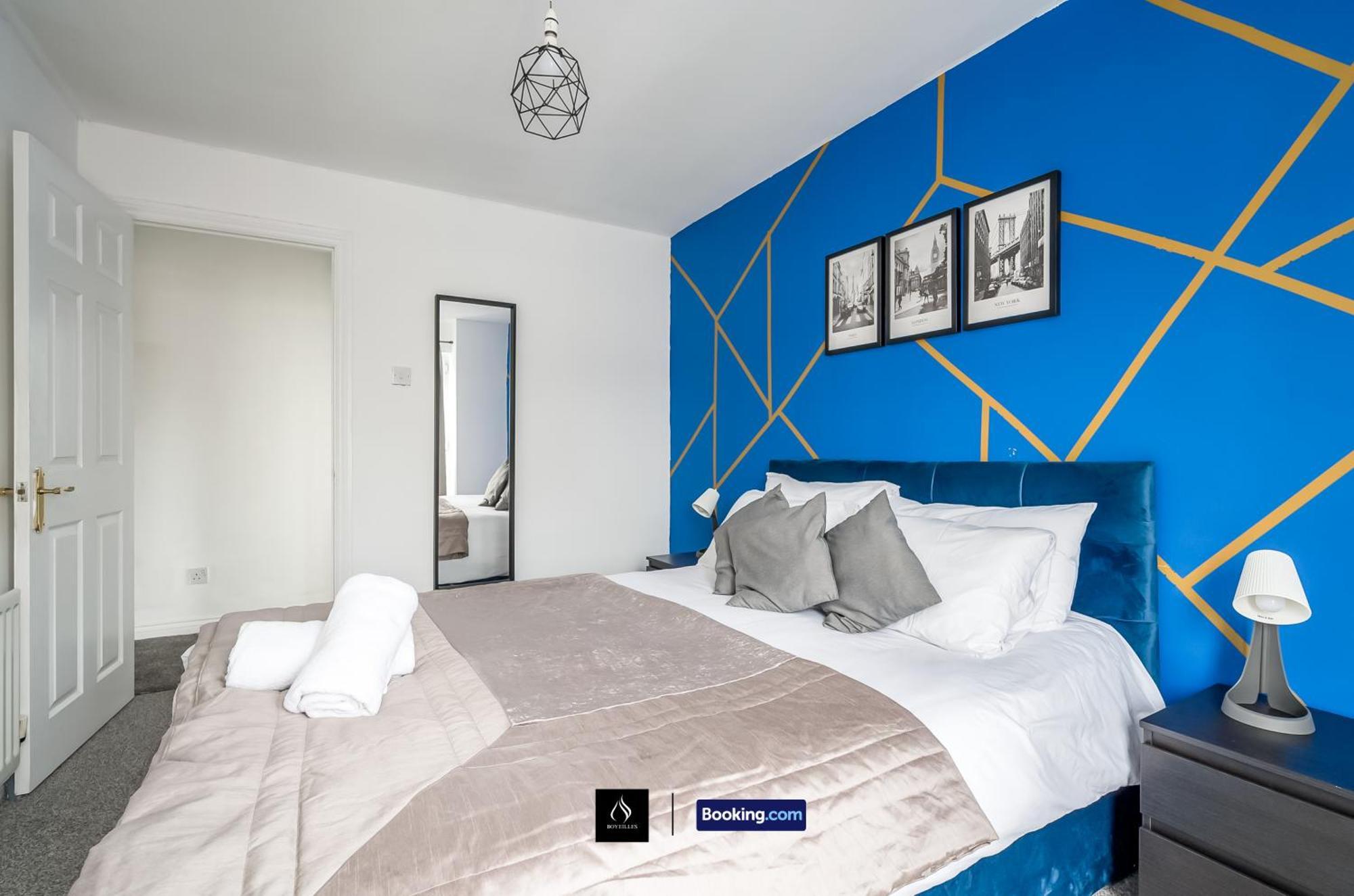 2 Bed House By Boyeilles Apartments Short Lets & Serviced Accommodation Belfast With Balcony & Free Parking Exteriör bild