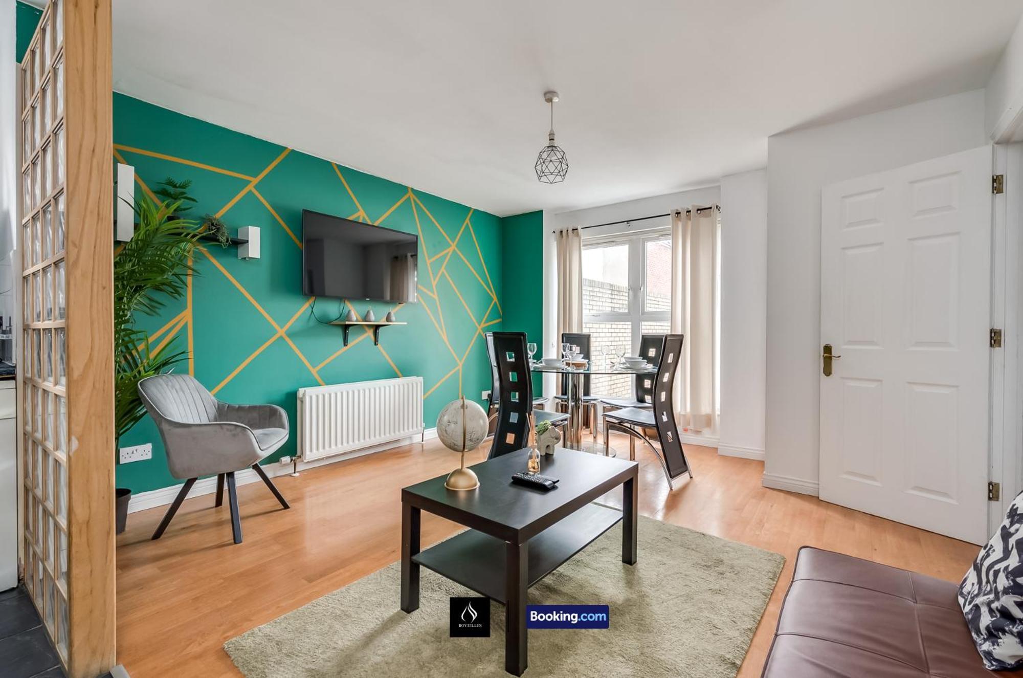 2 Bed House By Boyeilles Apartments Short Lets & Serviced Accommodation Belfast With Balcony & Free Parking Exteriör bild