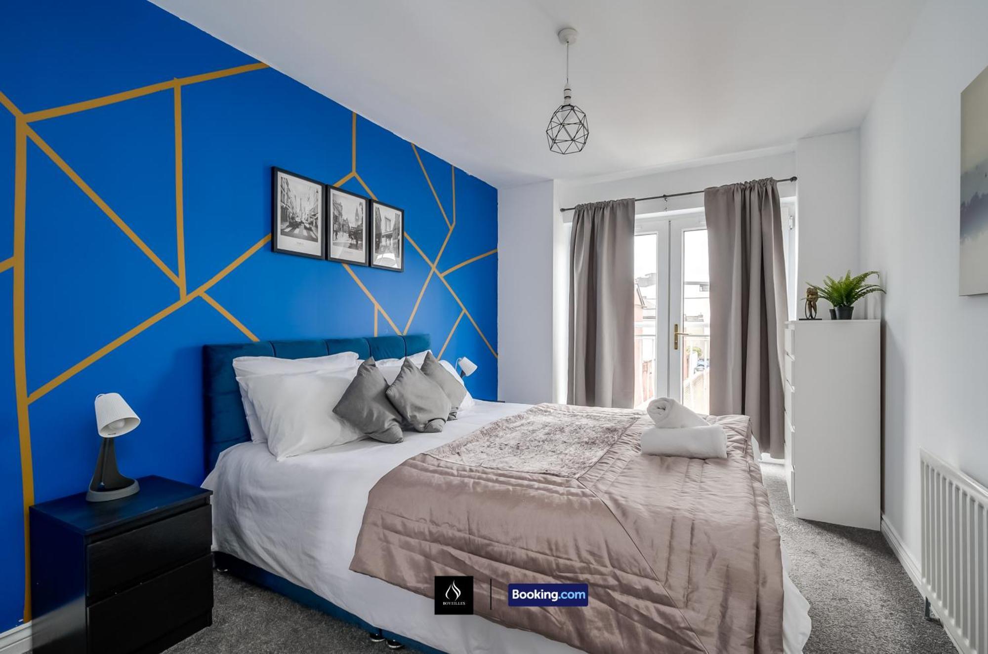 2 Bed House By Boyeilles Apartments Short Lets & Serviced Accommodation Belfast With Balcony & Free Parking Exteriör bild